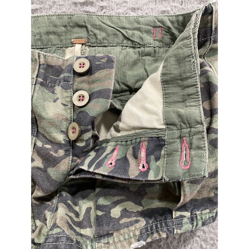Free People Shorts Womens Size 6 Camo Button Fly Denim Pockets Shorties - Picture 8 of 13